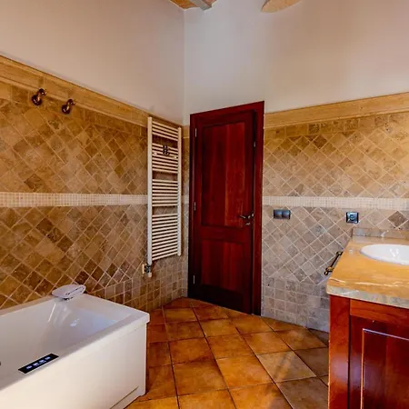 In Center Of With Pool And Jacuzzi Villa