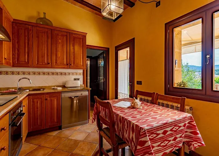 In Center Of With Pool And Jacuzzi *