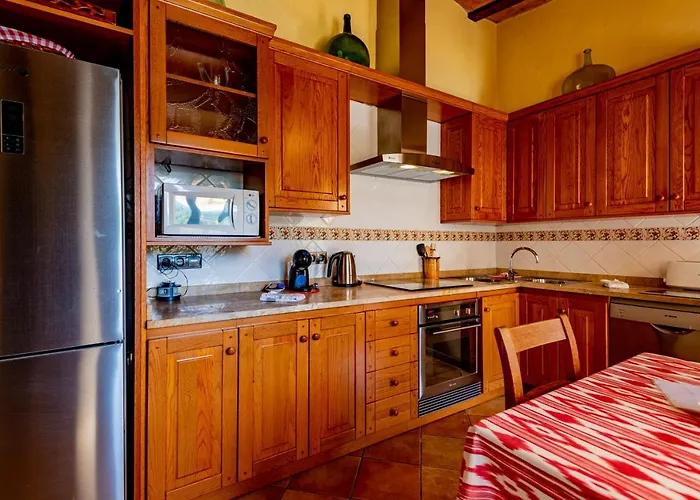 In Center Of With Pool And Jacuzzi *