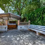 In Center Of With Pool And Jacuzzi * 波连斯萨