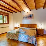 In Center Of With Pool And Jacuzzi 波连斯萨