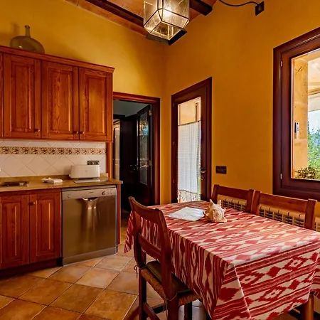 In Center Of With Pool And Jacuzzi *