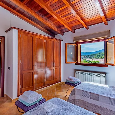 In Center Of With Pool And Jacuzzi Pollenca