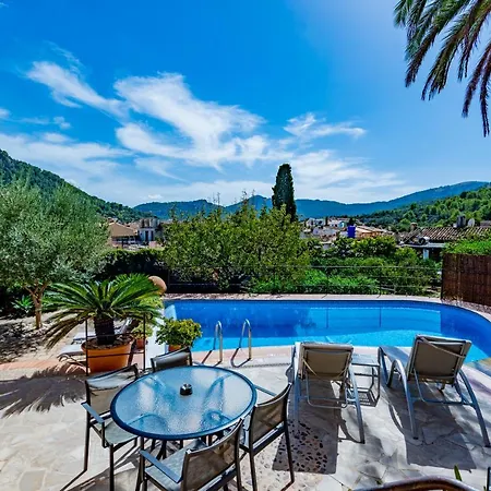 In Center Of With Pool And Jacuzzi