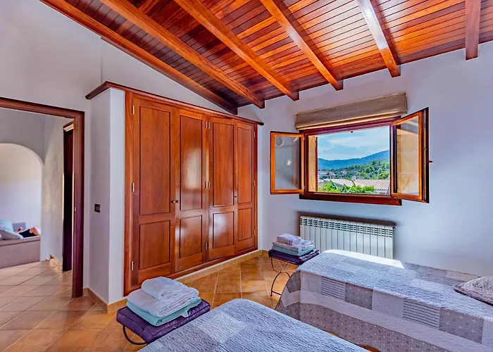 In Center Of With Pool And Jacuzzi Pollenca