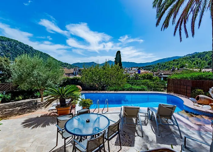 In Center Of With Pool And Jacuzzi