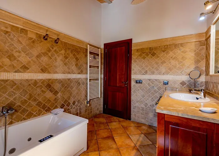 In Center Of With Pool And Jacuzzi Villa