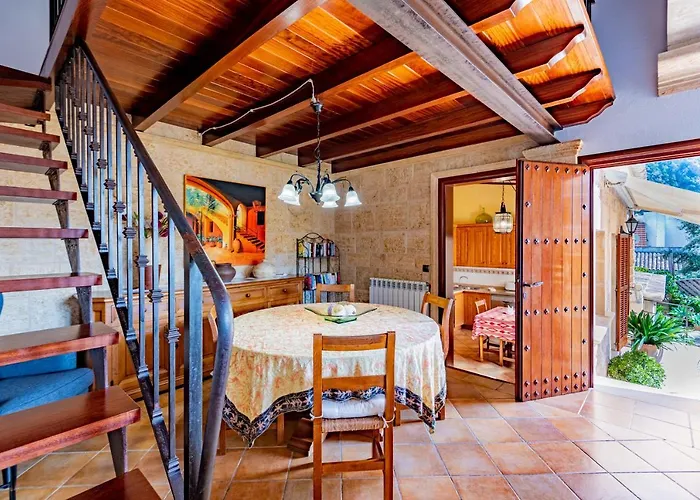 In Center Of With Pool And Jacuzzi *