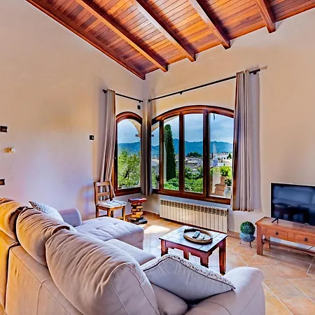 In Center Of With Pool And Jacuzzi